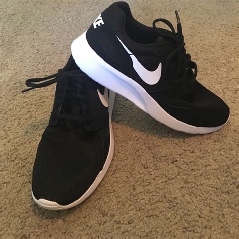 nike comfort footbed sneakers